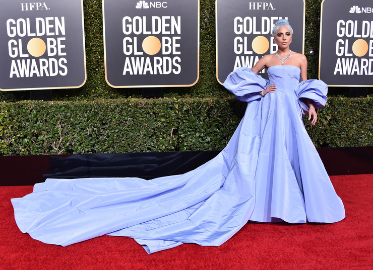 Bár nem Lady Gagáról szólt a Golden Globe, az egyik leglátványosabb ruhaköltemény az ő nevéhez fűződik. 